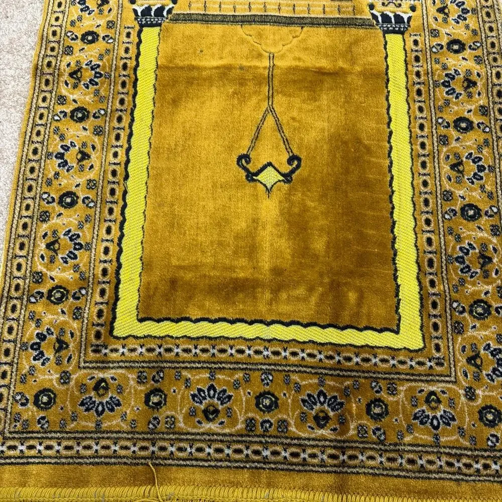 Vintage Muslim Prayer Rug/Tapestry Temple Pillars Good Condition Gold 44” x 27”